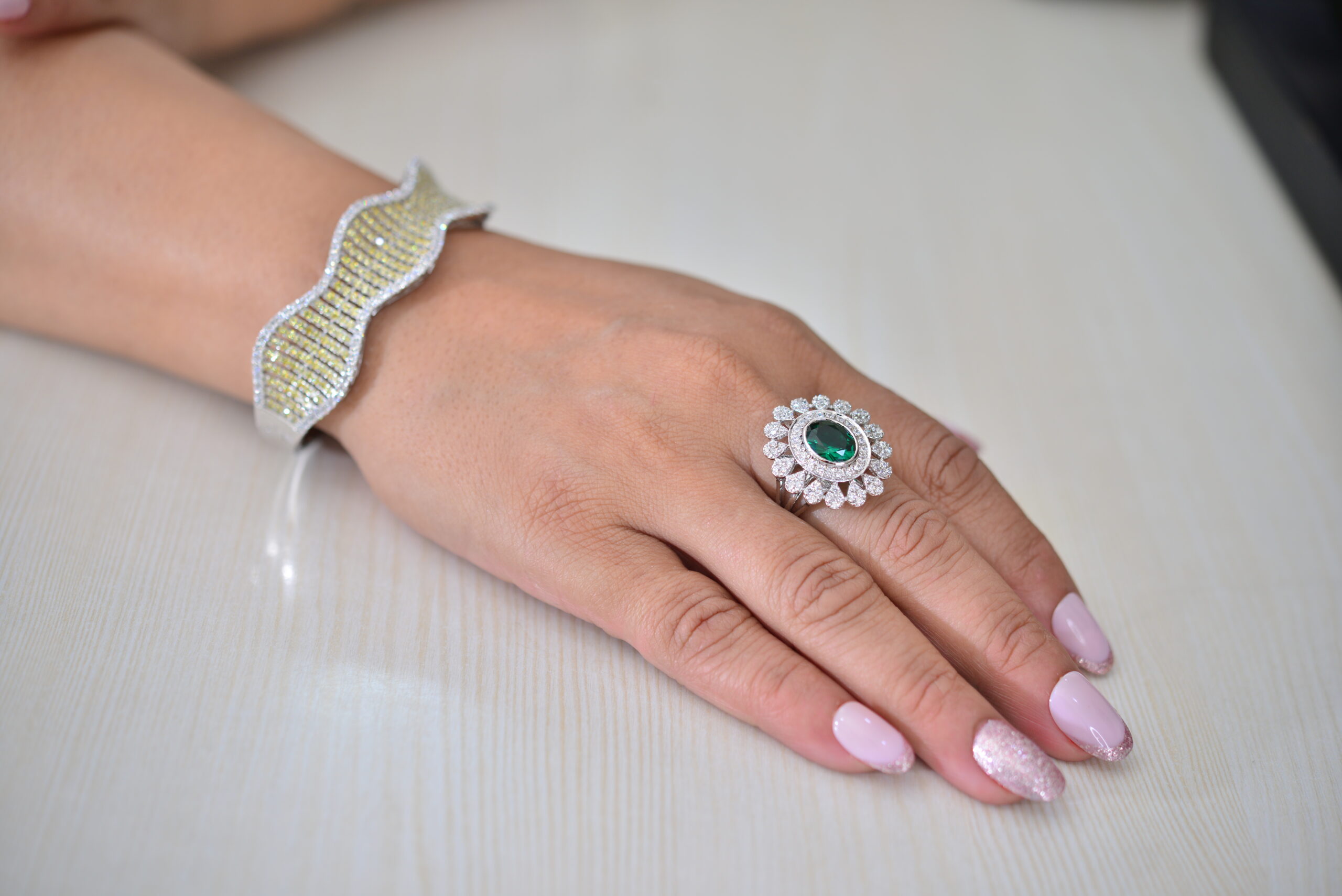 White and centered green oval stone ring SSD160 - Image 3