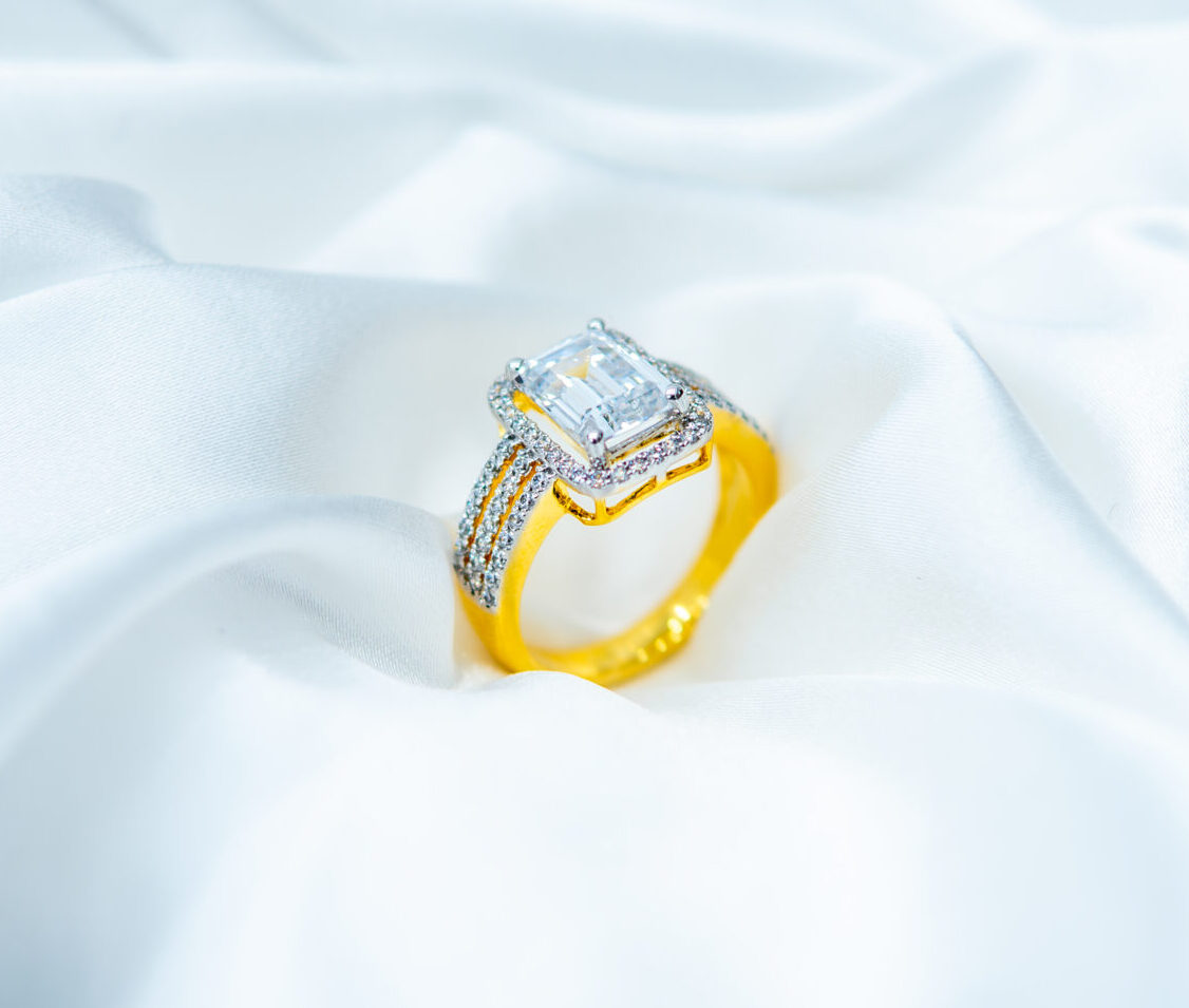 Center emerald solitaire ring SSD211