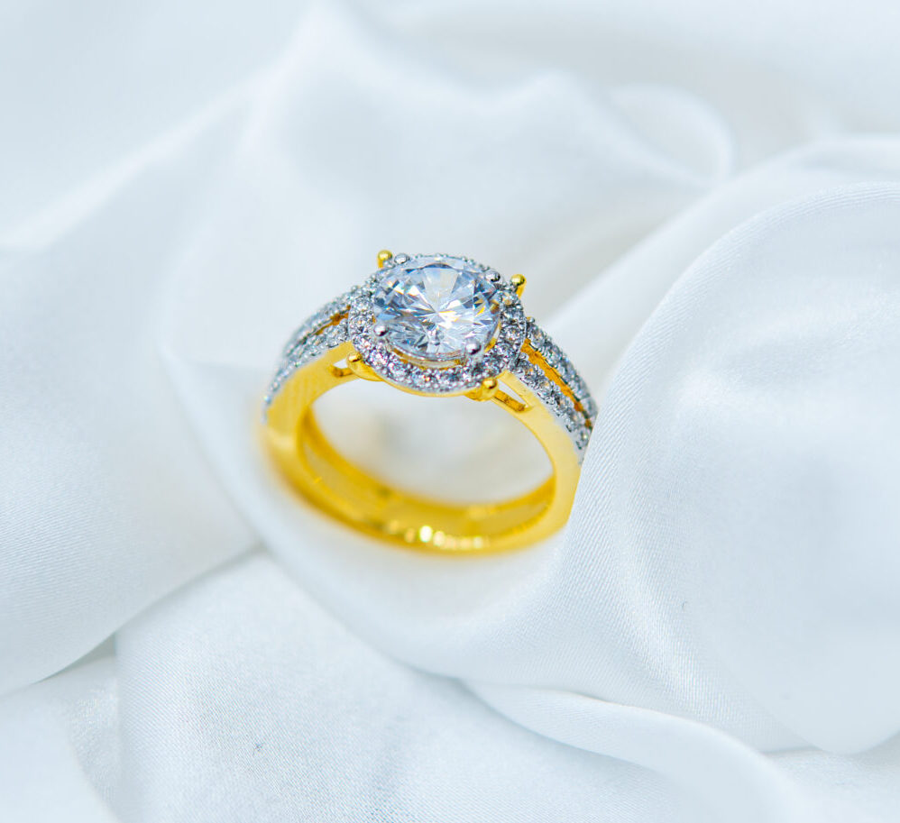 Elegant center big solitaire ring SSD215